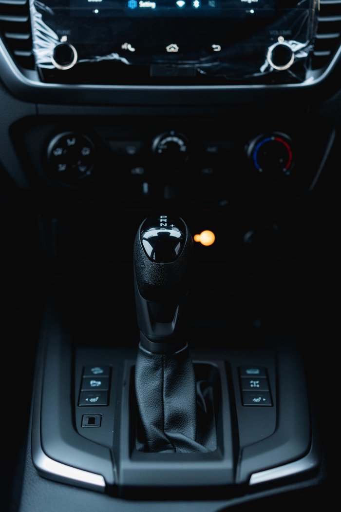 Isuzu D-Max 1.9 Dl20 Auto Diesel Obsidian Grey Mica