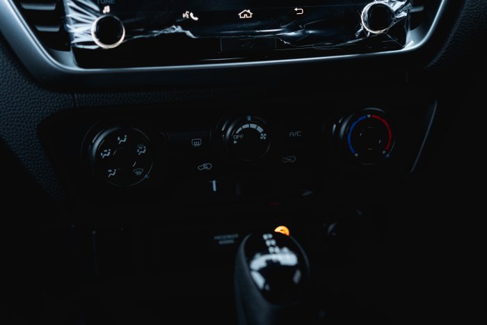 Isuzu D-Max 1.9 Dl20 Auto Diesel Obsidian Grey Mica