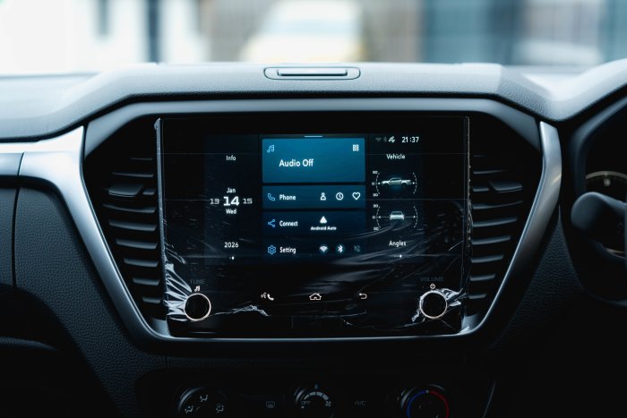 Isuzu D-Max 1.9 Dl20 Auto Diesel Obsidian Grey Mica