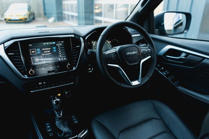 Isuzu D-Max 1.9 Dl40 Auto Diesel Onyx Black Mica