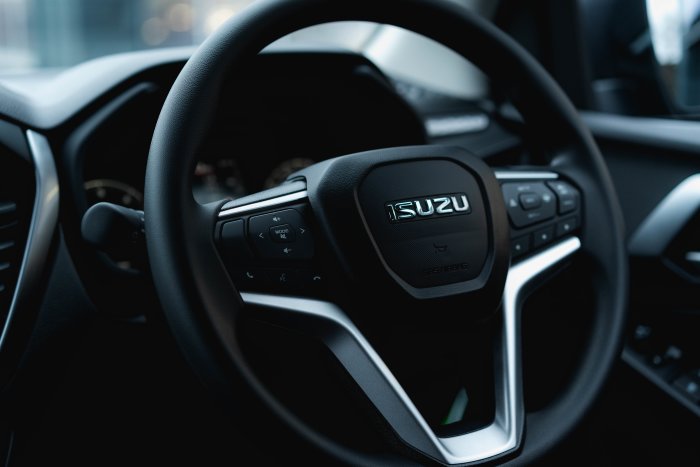 Isuzu D-Max 1.9 Dl20 Auto Diesel Obsidian Grey Mica