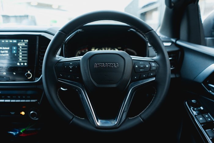 Isuzu D-Max 1.9 Dl40 Auto Diesel Onyx Black Mica