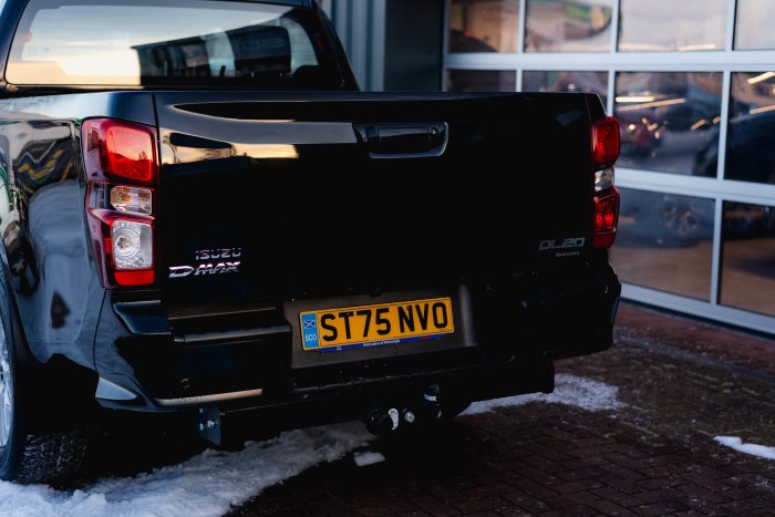 Isuzu D-Max 1.9 Dl20 Diesel Onyx Black Mica