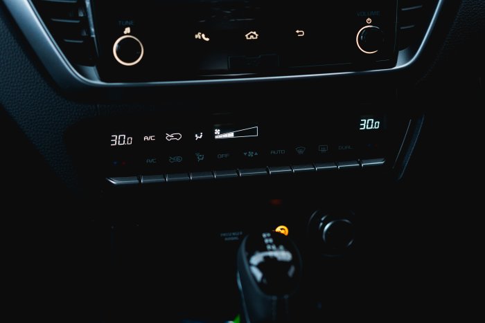 Isuzu D-Max 1.9 Dl40 Auto Diesel Onyx Black Mica