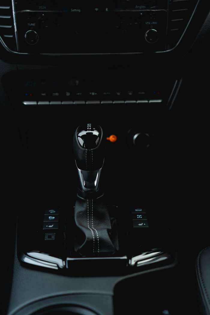 Isuzu D-Max 1.9 V-Cross Auto Diesel Onyx Black Mica