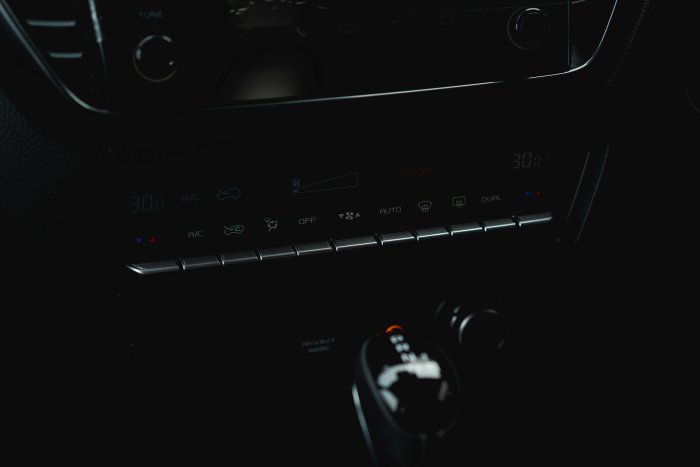 Isuzu D-Max 1.9 V-Cross Auto Diesel Onyx Black Mica