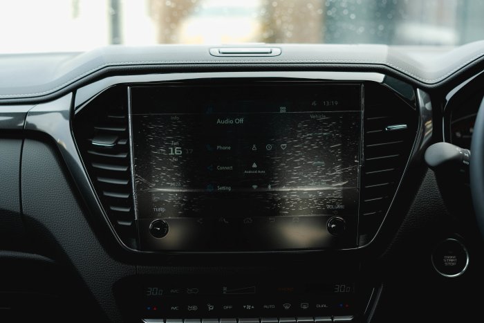 Isuzu D-Max 1.9 V-Cross Auto Diesel Onyx Black Mica