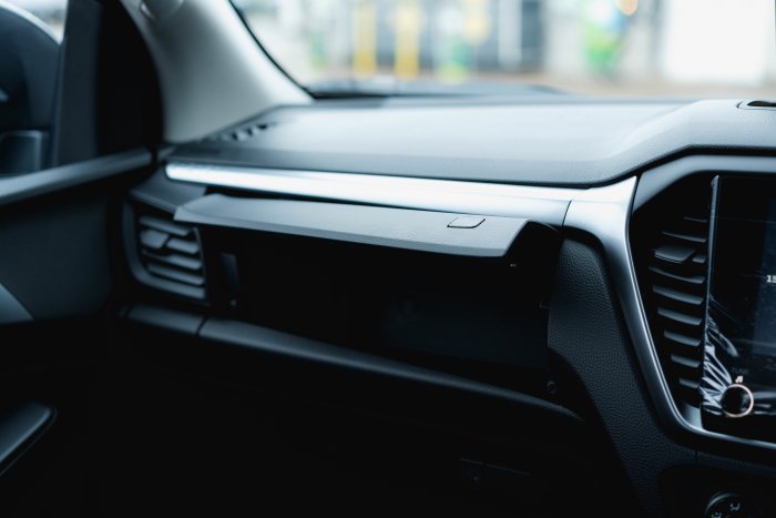 Isuzu D-Max 1.9 Dl20 Auto Diesel Obsidian Grey Mica