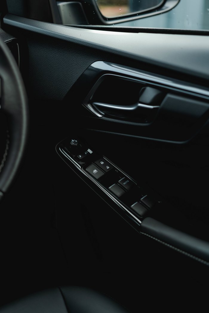 Isuzu D-Max 1.9 V-Cross Auto Diesel Onyx Black Mica