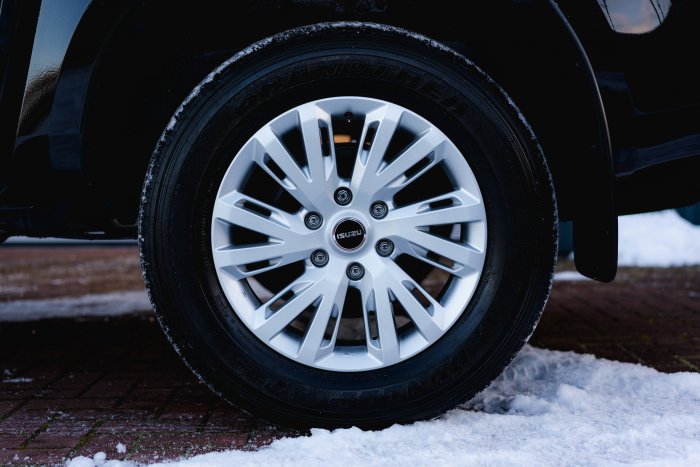 Isuzu D-Max 1.9 Dl20 Diesel Onyx Black Mica