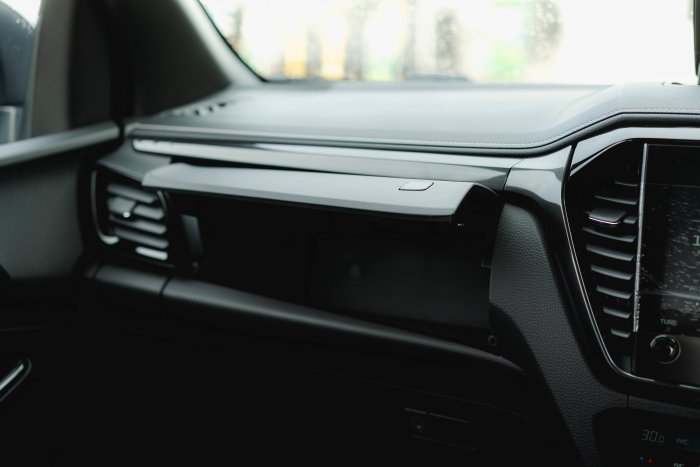 Isuzu D-Max 1.9 V-Cross Auto Diesel Onyx Black Mica