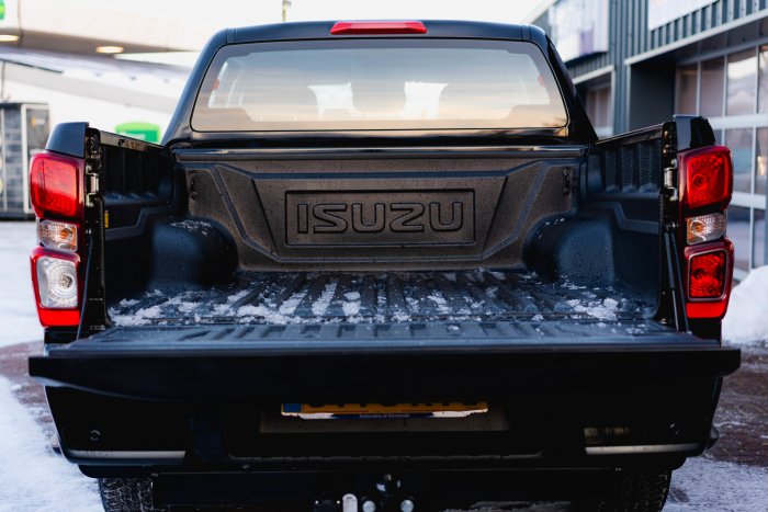 Isuzu D-Max 1.9 Dl20 Diesel Onyx Black Mica