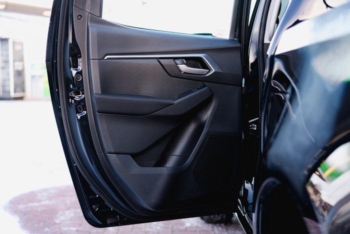 Isuzu D-Max 1.9 Dl20 Diesel Onyx Black Mica