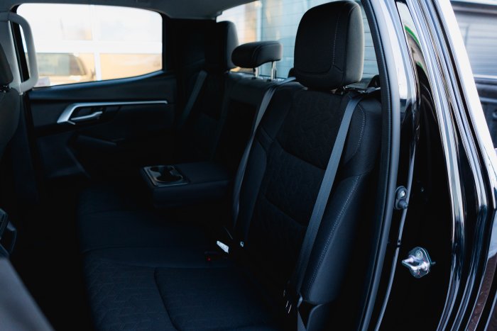 Isuzu D-Max 1.9 Dl20 Diesel Onyx Black Mica