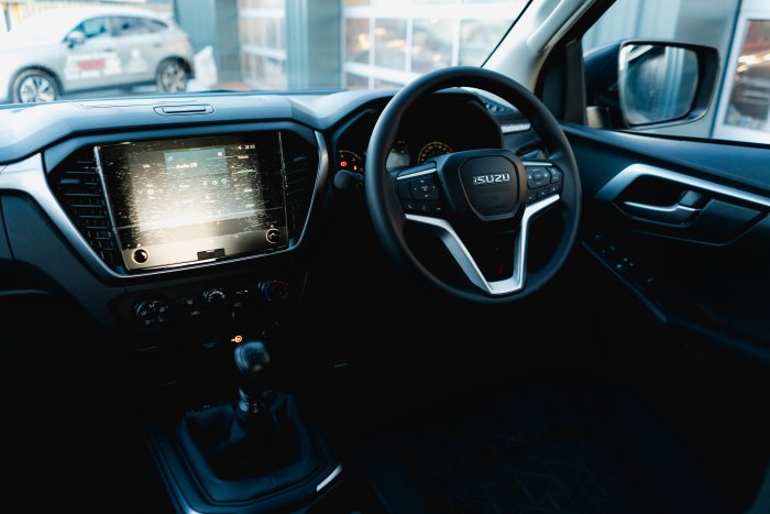 Isuzu D-Max 1.9 Dl20 Diesel Onyx Black Mica