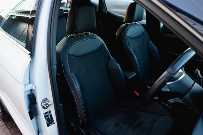 SEAT Arona 1.0 Xperience Lux Ecots Petrol Nevada White With Black Roof