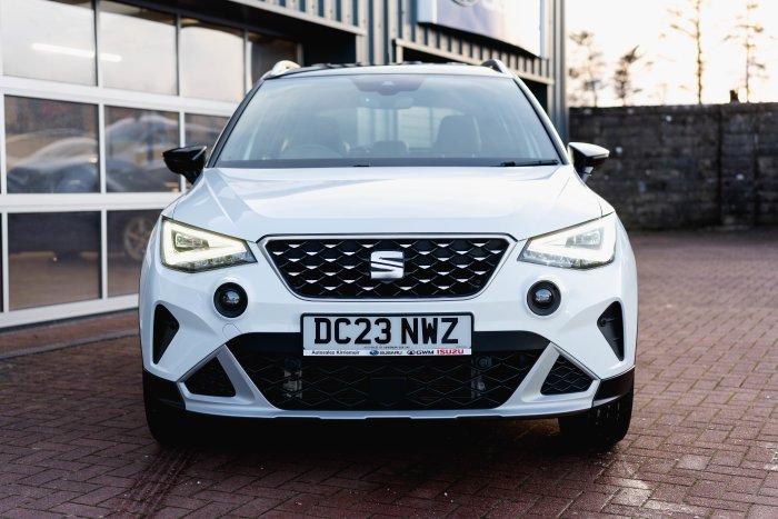 SEAT Arona 1.0 Xperience Lux Ecots Petrol Nevada White With Black Roof