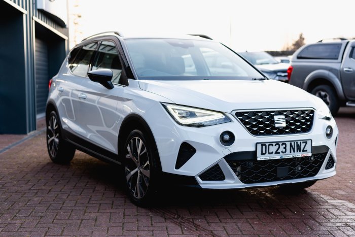 SEAT Arona 1.0 Xperience Lux Ecots Petrol Nevada White With Black Roof
