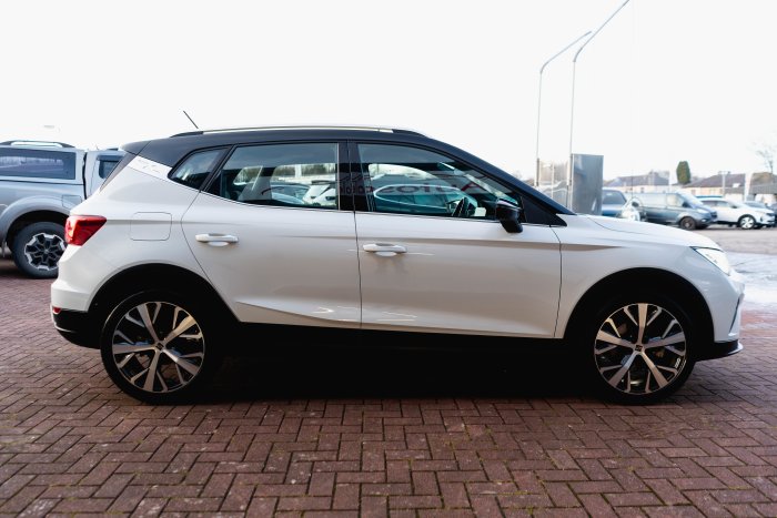 SEAT Arona 1.0 Xperience Lux Ecots Petrol Nevada White With Black Roof