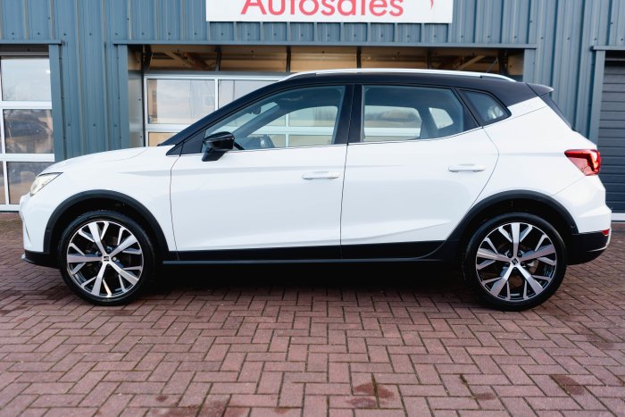 SEAT Arona 1.0 Xperience Lux Ecots Petrol Nevada White With Black Roof