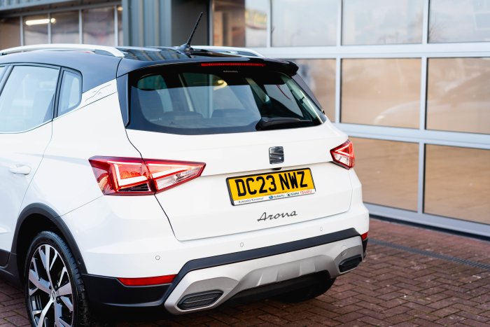 SEAT Arona 1.0 Xperience Lux Ecots Petrol Nevada White With Black Roof