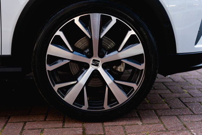 SEAT Arona 1.0 Xperience Lux Ecots Petrol Nevada White With Black Roof