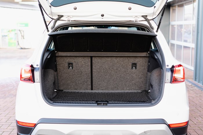 SEAT Arona 1.0 Xperience Lux Ecots Petrol Nevada White With Black Roof