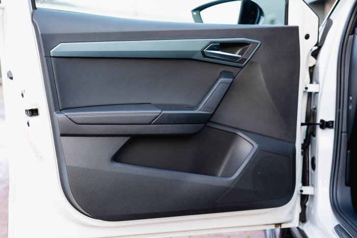 SEAT Arona 1.0 Xperience Lux Ecots Petrol Nevada White With Black Roof