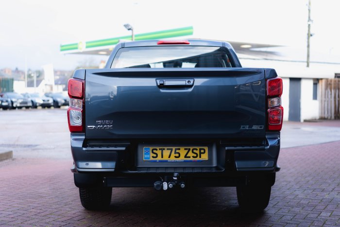 Isuzu D-Max 1.9 Dl20 Diesel Obsidian Grey Mica