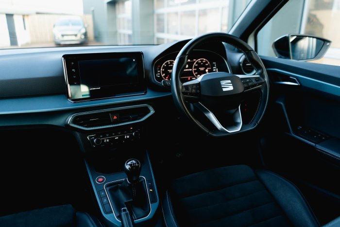 SEAT Arona 1.0 Xperience Lux Ecots Petrol Nevada White With Black Roof