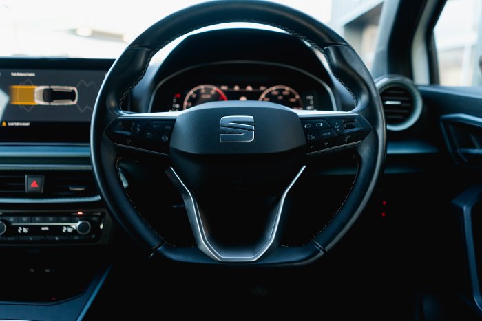 SEAT Arona 1.0 Xperience Lux Ecots Petrol Nevada White With Black Roof