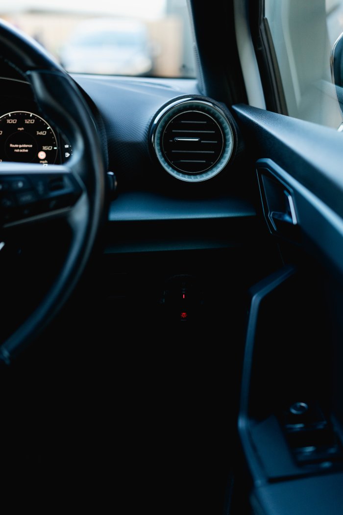 SEAT Arona 1.0 Xperience Lux Ecots Petrol Nevada White With Black Roof