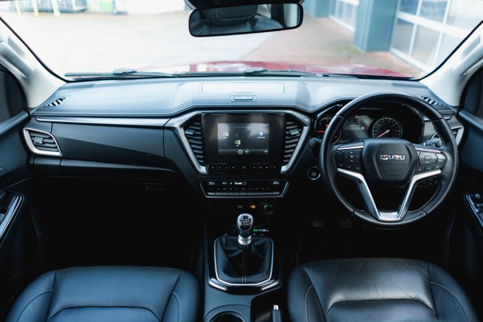 Isuzu D-Max 1.9 Dl40 Diesel Spinel Red