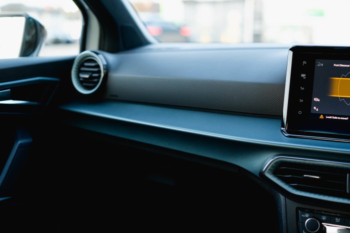 SEAT Arona 1.0 Xperience Lux Ecots Petrol Nevada White With Black Roof