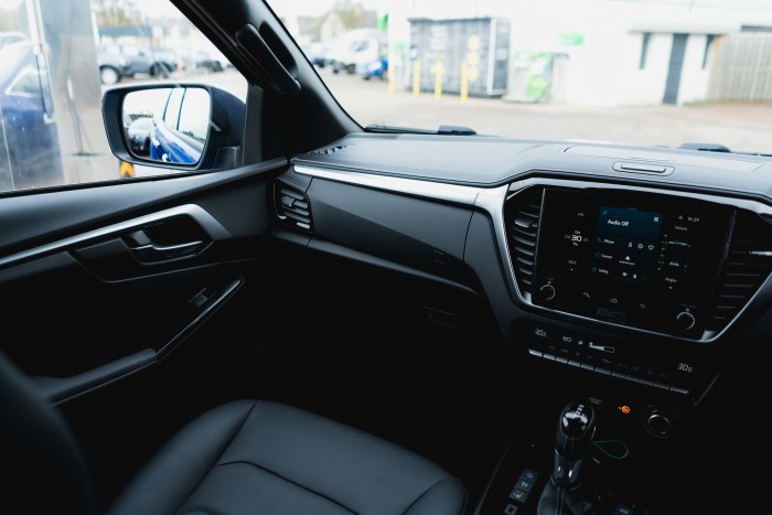 Isuzu D-Max 1.9 Dl40 Auto Diesel Biarritz Blue Metallic