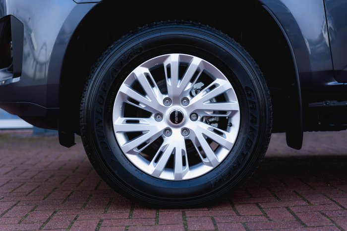 Isuzu D-Max 1.9 Dl20 Diesel Obsidian Grey Mica