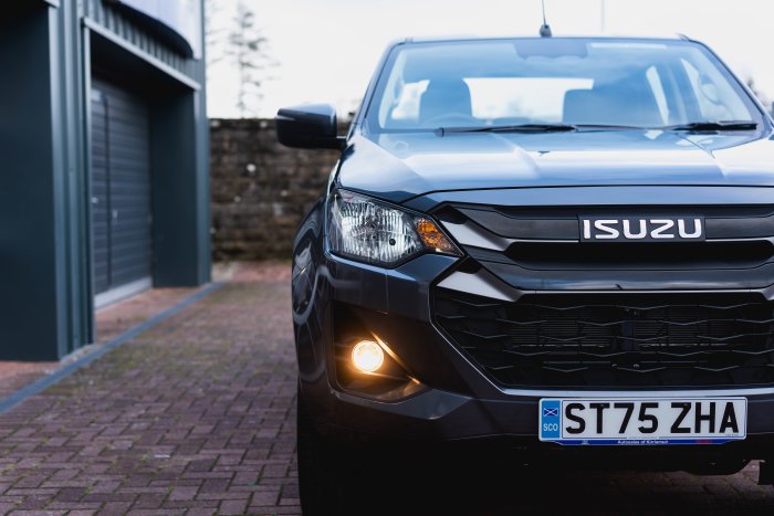 Isuzu D-Max 1.9 Dl20 Auto Diesel Obsidian Grey Mica