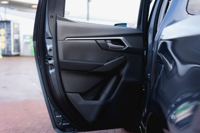 Isuzu D-Max 1.9 Dl20 Diesel Obsidian Grey Mica