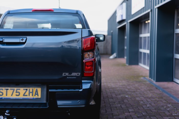 Isuzu D-Max 1.9 Dl20 Auto Diesel Obsidian Grey Mica