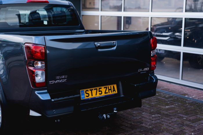 Isuzu D-Max 1.9 Dl20 Auto Diesel Obsidian Grey Mica