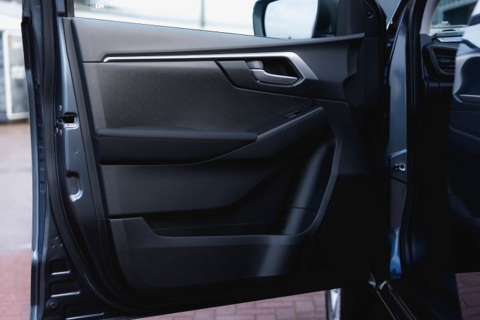 Isuzu D-Max 1.9 Dl20 Diesel Obsidian Grey Mica