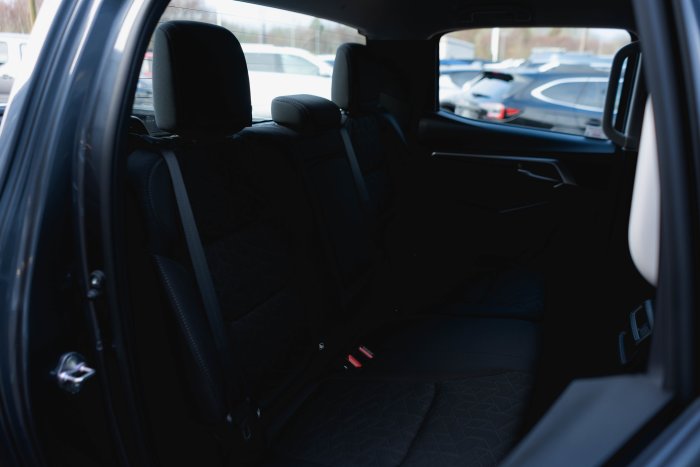 Isuzu D-Max 1.9 Dl20 Diesel Obsidian Grey Mica