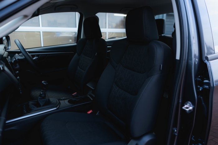 Isuzu D-Max 1.9 Dl20 Diesel Obsidian Grey Mica