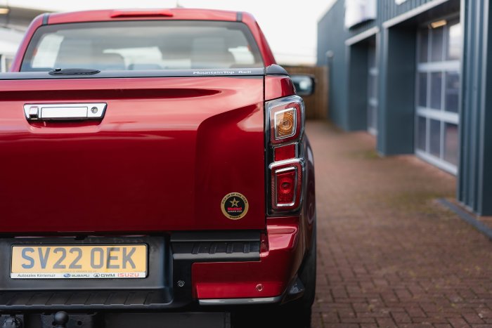 Isuzu D-Max 1.9 Dl40 Diesel Spinel Red