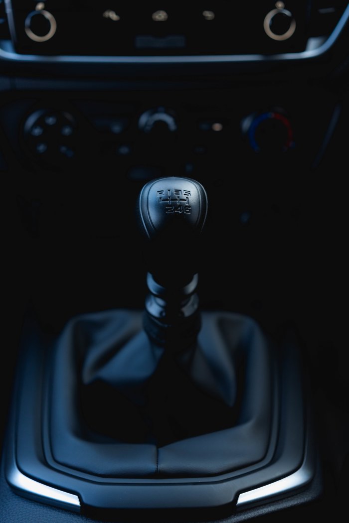 Isuzu D-Max 1.9 Dl20 Diesel Obsidian Grey Mica