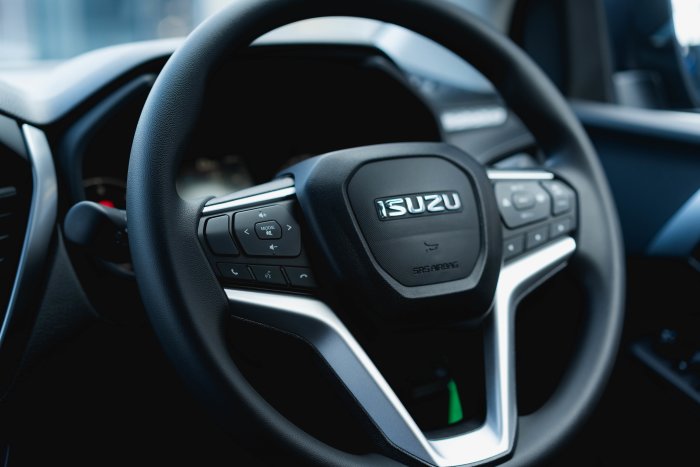 Isuzu D-Max 1.9 Dl20 Diesel Obsidian Grey Mica