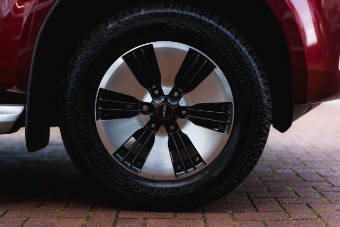 Isuzu D-Max 1.9 Dl40 Diesel Spinel Red