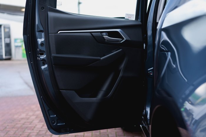 Isuzu D-Max 1.9 Dl20 Auto Diesel Obsidian Grey Mica