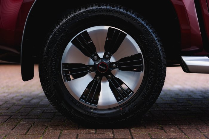 Isuzu D-Max 1.9 Dl40 Diesel Spinel Red