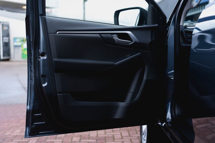 Isuzu D-Max 1.9 Dl20 Auto Diesel Obsidian Grey Mica